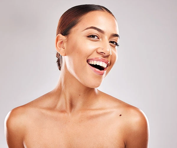  La technologie Mesoestetic® offre le coup de boost naturel de votre peau !