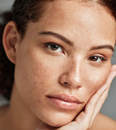 Une question, un doute sur un soin ?  Notre équipe est à votre écoute ! 